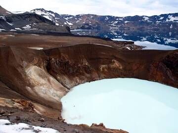 Askja caldera with its sulphurous Viti crater and the deep lake of Öskjuvatn in the background, Iceland (Photo: Janka)
