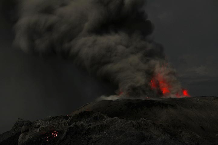 Night-time eruption from Ibu volcano with dense ash plume (Photo: Jay Ramji)
