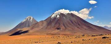 Volcanes Licancabur y Juriquues en Chile (Photo: Jiri VonDrak)