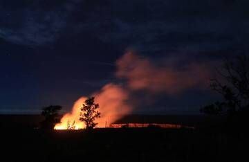 Halemaumau-Krater bei Nacht, alternativer Blickwinkel. (Photo: KatSpruth)