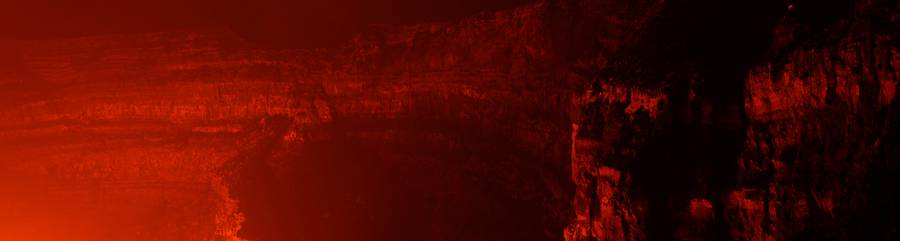 Ein Panorama des roten Glühens der Krater auf den Felsen; Benbrow-Krater, Ambrym, September 2014 (Photo: KatSpruth)