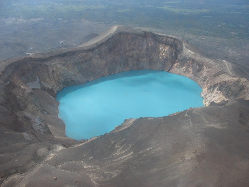 Sulphur lake of Maly Semyachik volcano (Kamchatka) (Photo: kaylash)