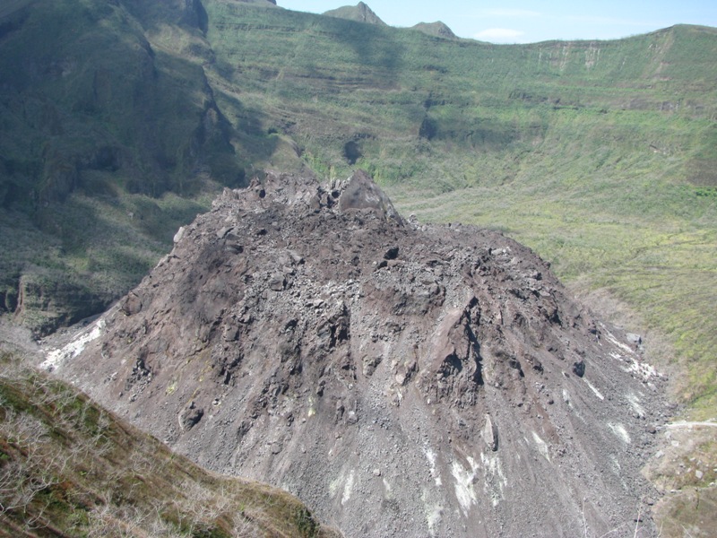 Lava dome of Kelut volcano in Java, Indonesia (Photo: kaylash)