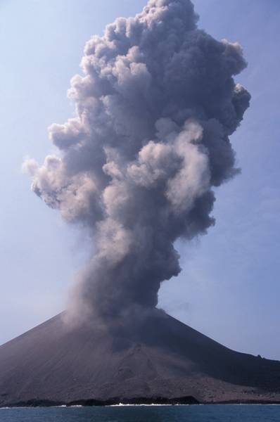 Eruption of Anak Krakatau (Photo: kaylash)