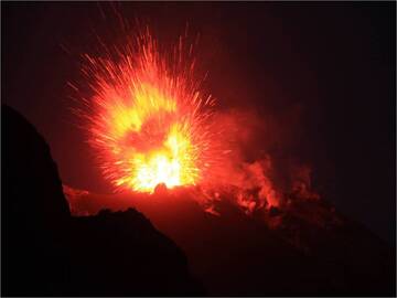 Stromboli volcano in eruption on 5 July 2012 (Photo: LaurentLupini)