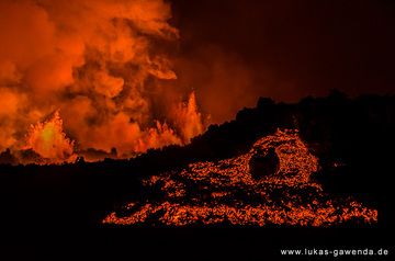 Lava flow front at night from the Holuhraun fissure eruption on Iceland in Sep 2014 (Bardarbunga volcano) (Photo: Lukas Gawenda)