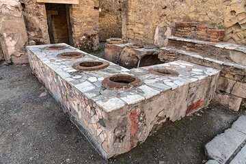 Roman taverna in Ercolaneo (Photo: Markus Heuer)