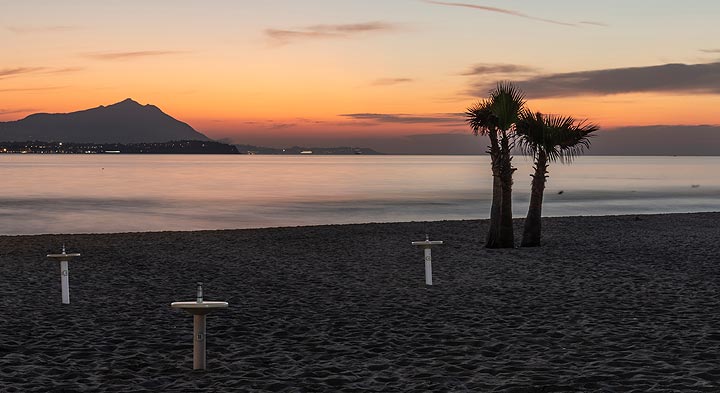 Ambiance coucher de soleil sur la plage de Capo Miseno (Photo: Markus Heuer)