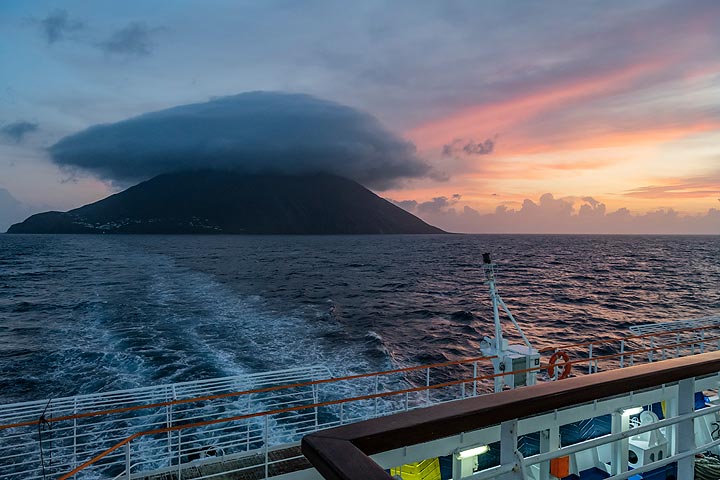 Approaching the Stromboli volcano at dawn. (Photo: Markus Heuer)