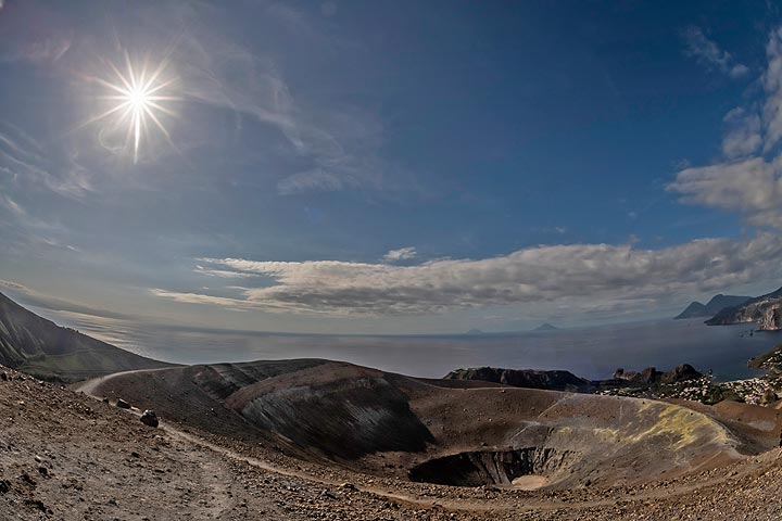 Vue grand angle du cratère de Vulcano. (Photo: Markus Heuer)