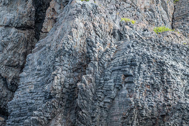 Prismatic lavas at Cala Junco (Photo: Markus Heuer)