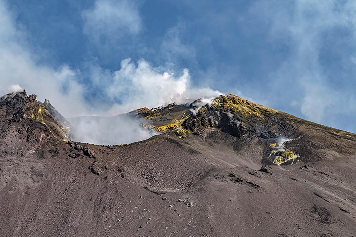 The principal active vent of Etna's SE crater (Photo: Markus Heuer)