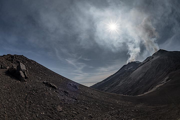 Wide-angle view from Pizzi Deneri over Valle del Leone and the summit crater complex of Etna. (Photo: Markus Heuer)