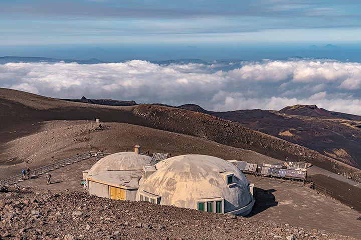 The volcanological observatory of Etna at Pizzi Deneri (Photo: Markus Heuer)