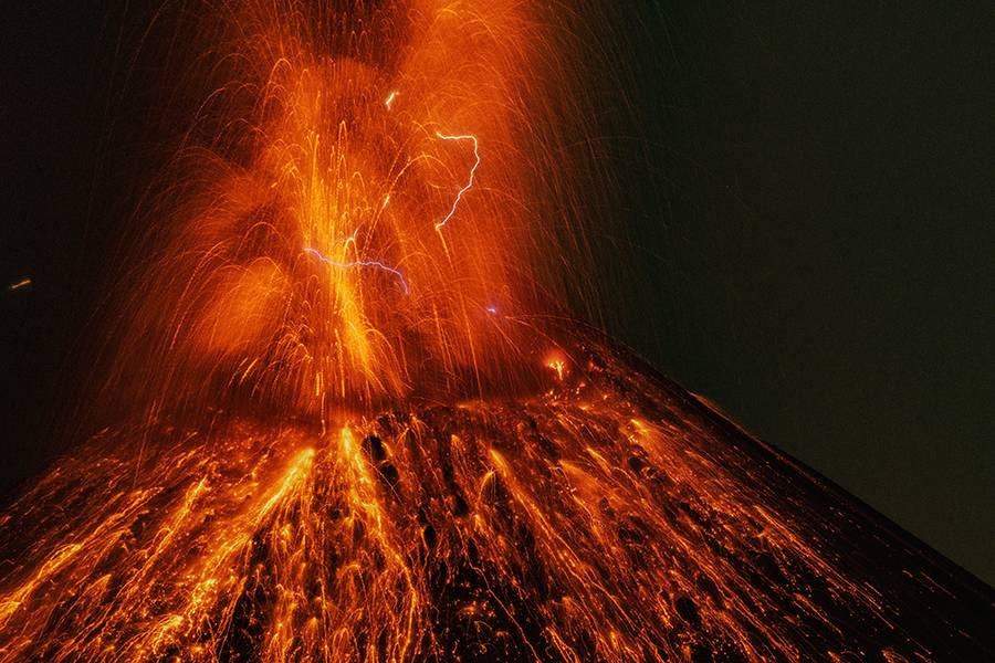 Eruption of Anak Krakatau volcano with lightning in the ash column (Oct 2018) (Photo: Markus Heuer)