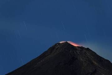 Glow at the summit of Karangetang volcano, Api Siau island, Indonesia (Sep 2013) (Photo: Markus Heuer)