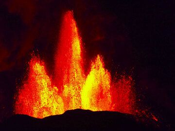 Lava fountains from the main vents at the Holuhraun fissure eruption (Bardarbunga volcano, Iceland) on 13 Sep 2014 (Photo: MartinHensch)