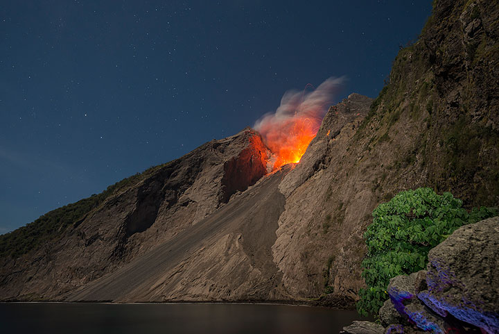 Ausbruch am Batu Tara in der Nacht (Juli 2015) (Photo: MartinSiering)