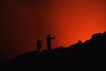 Silhouettes of visitors at the lava lake (Photo: Michael Wareham)