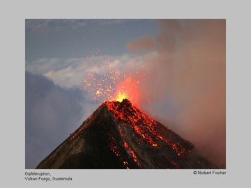Gipfelausbruch am Vulkan Fuego, Guatemala (Photo: Norbert Fischer)