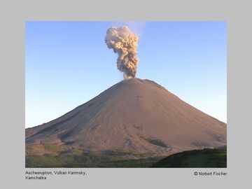 Karymsky volcano (Kamchatka) with an ash eruption (Photo: Norbert Fischer)