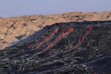 Vue de 3 coulées de lave étroites parallèles à partir du bord ouest. (Photo: Paul Reichert)