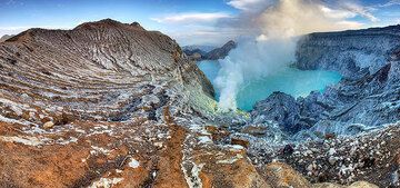 Kawah Ijen crater with the turquoise crater lake, East Java, Indonesia (Photo: Richard Arculus)
