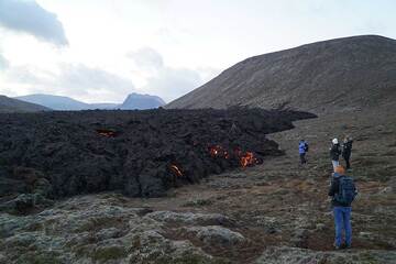 Walking along the margin of the lava flow field in Gelingadalur valley (Photo: Ronny Quireyns)