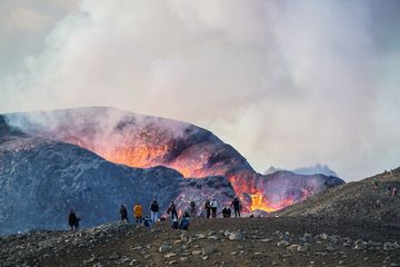 Spectateurs sur la colline d'observation bénéficiant d'une vue magnifique. (Photo: Ronny Quireyns)