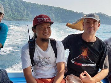 Expedition leader Galih and volcanologist Tom (Photo: Ronny Quireyns)