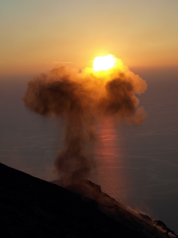 Eruption at Stromboli volcano in the evening. The ash cloud filters light of the setting sun to an intense yellow. (Photo: SarahH)