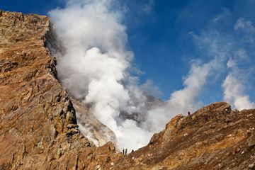 Active vent of Mutnovsky Volcano (Sep-2012) (Photo: Sergey Krasnoshchokov)