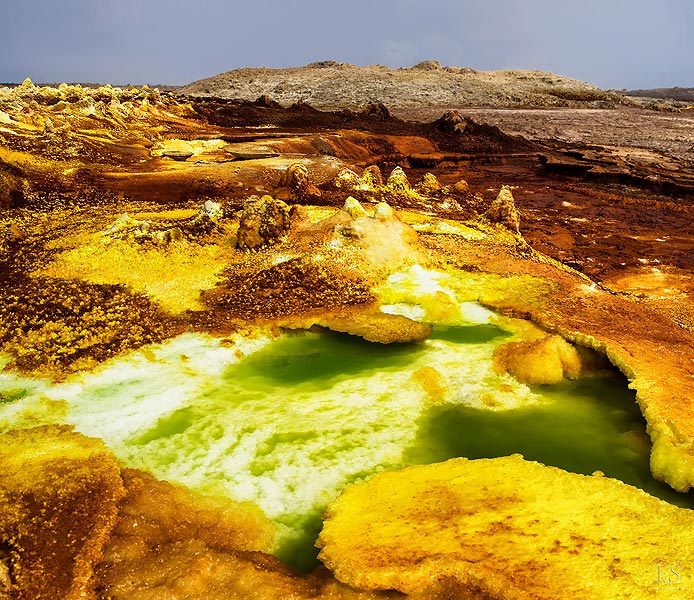 Yellow and brown salt formations at Dallol (c)
