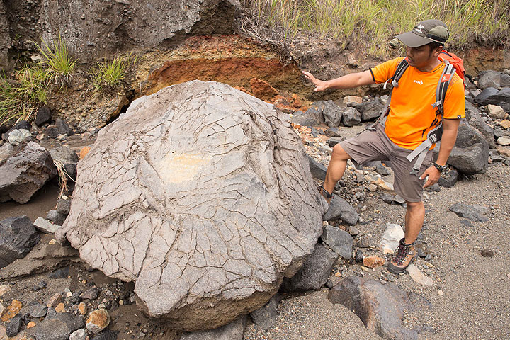 Old lava bomb of Lokon volcano (Photo: Thomas Spinner)