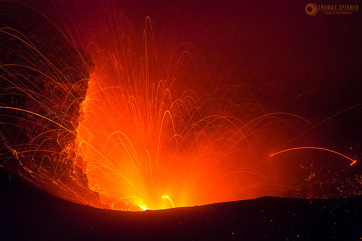 Éruption du Dukono (Photo: Thomas Spinner)