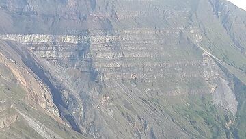 Innere Calderawände des Tambora-Vulkans (Photo: ThomasH)