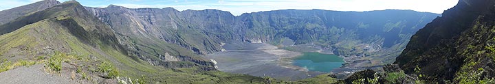 The summit caldera of Tambora volcano (Sumbawa Island, Indonesia), formed during the 1815 eruption (Photo: ThomasH)