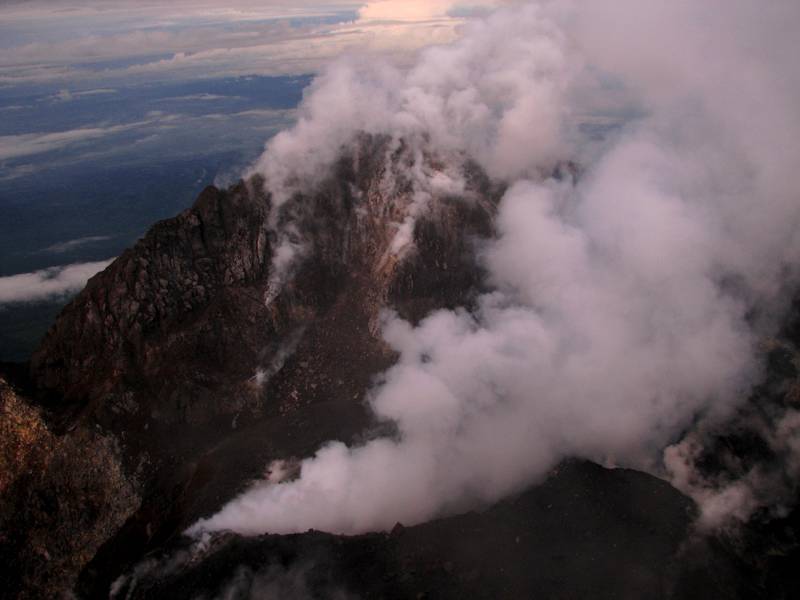 Dampf aus dem Lavadom von Merapi (Februar 2015) (Bild: Юлия Грубник) (Photo: ThomasH)