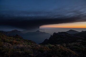 Aschewolke verdeckt den Abendhimmel (Photo: Tilmann)