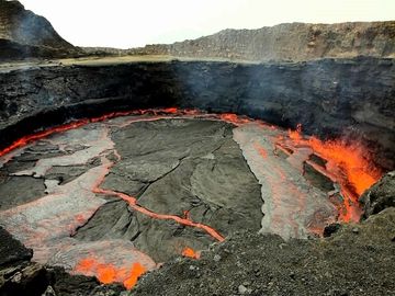 Lac de lave Erta Ale - débordant (Photo: Tom222)