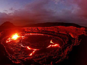 Erta Ale lava lake sunrise - january 2013 (Photo: Tom222)