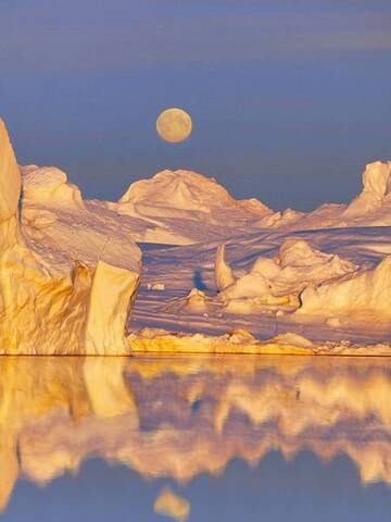 colori dell'isola: luna piena sulla laguna ghiacciata (Photo: Tom222)