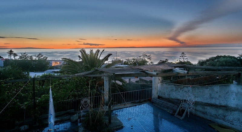 sunset at stromboli - view from brarbara's terrace with stromboli's eruption cloud (Photo: Tom222)