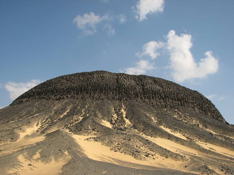 Basaltsäulenhut in der Schwarzen Wüste, Ägypten (Photo: WNomad)