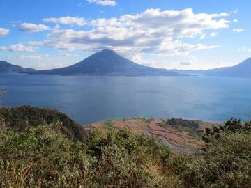 Vulkane Toliman und Atitlan am Atitlan-See, Guatemala (Photo: WNomad)