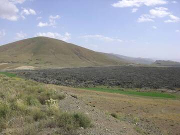 Champ de lave à côté de la route Kars-Igdir, à la frontière turco-arménienne, dans l'est de la Turquie (Photo: WNomad)