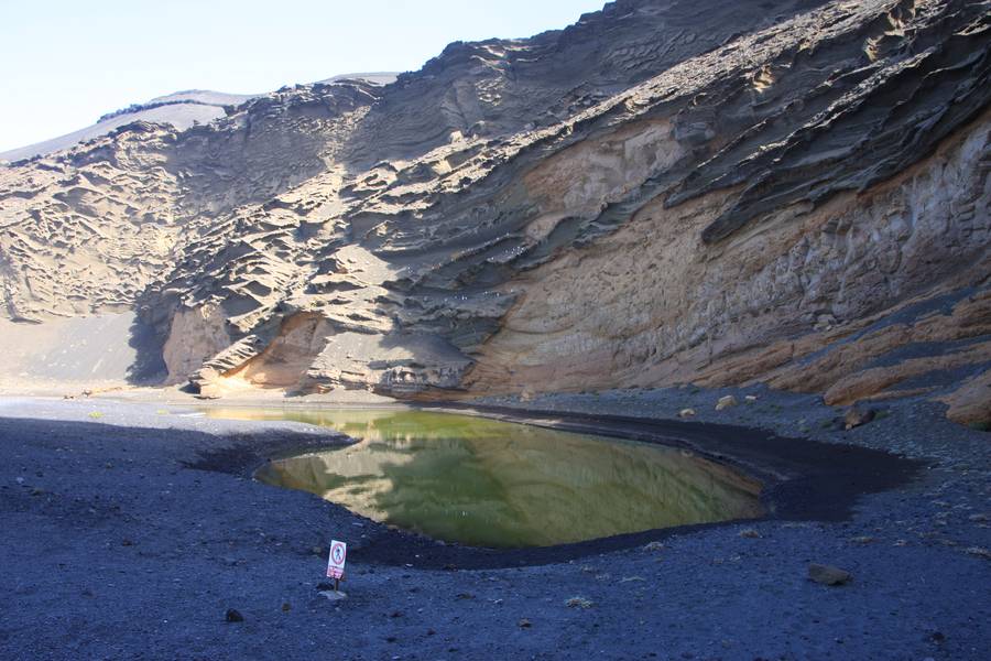 Volcanic crater Charco de los Ciclos/ Laguna el Golfo , Yaiza, Lanzarote Isl., Canaries (Photo: WNomad)