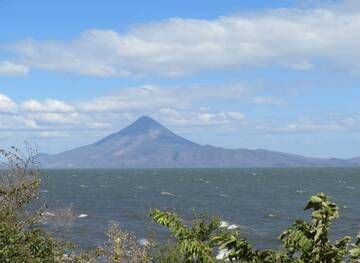 Stratovolcano Momotombo at Lake Managua, Nicaragua (Photo: WNomad)