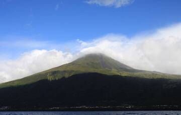 Lavastrom vom Gipfel des Stratovulkans Mount Pico, Insel Pico, Azoren (Photo: WNomad)