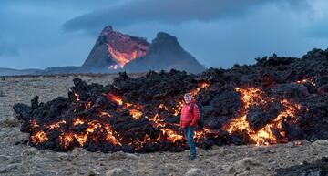Chris enjoying himself near an active 'a'a lava flow front with the main cone behind. (Photo: World-Geographic)
